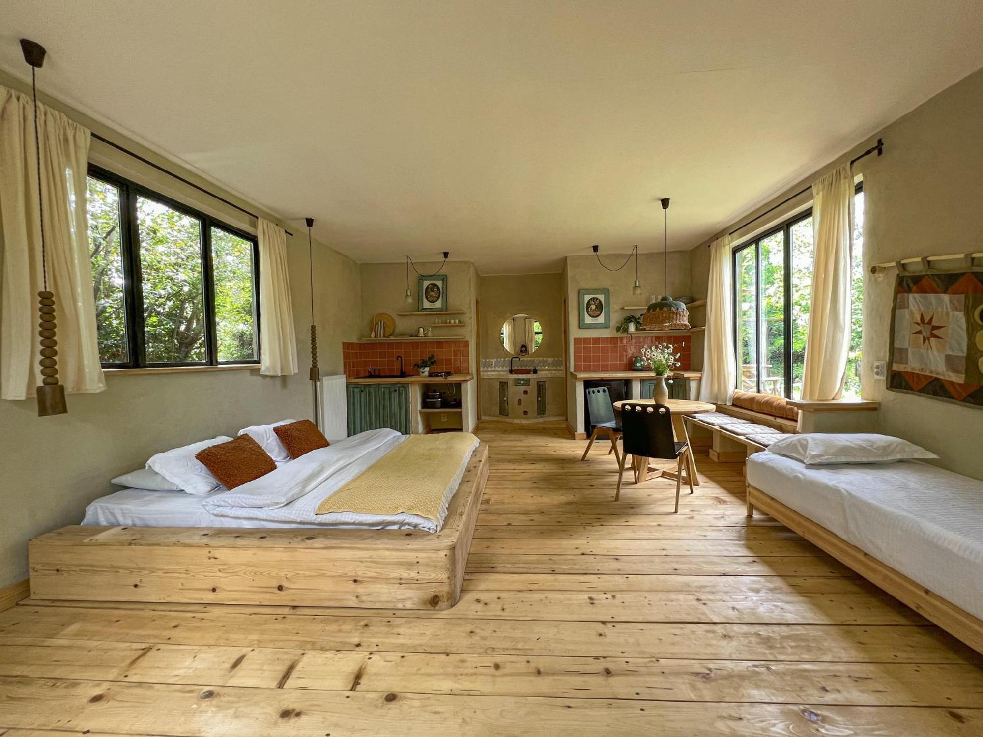 Karma Hostel Мартвили Екстериор снимка