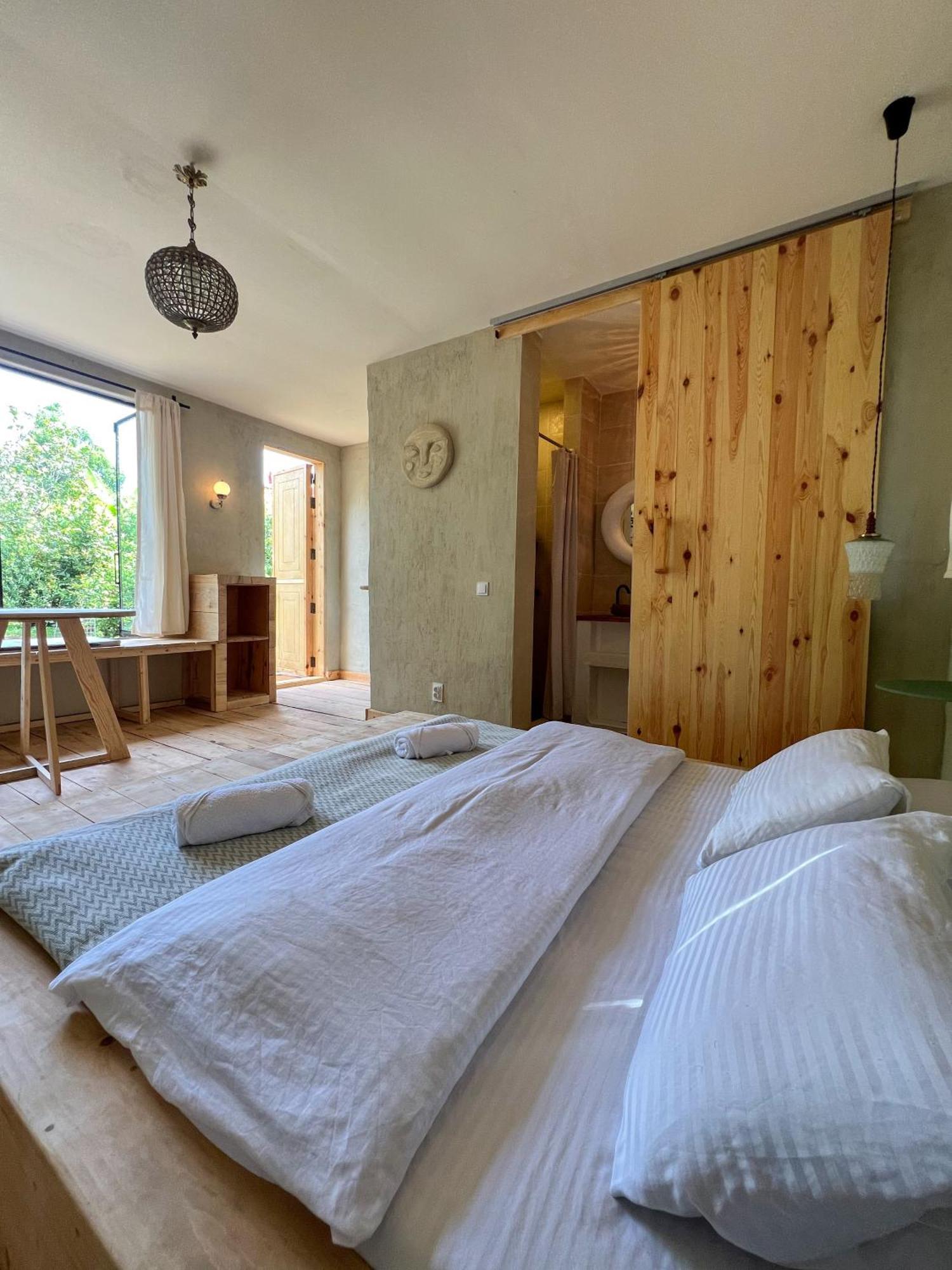 Karma Hostel Мартвили Екстериор снимка