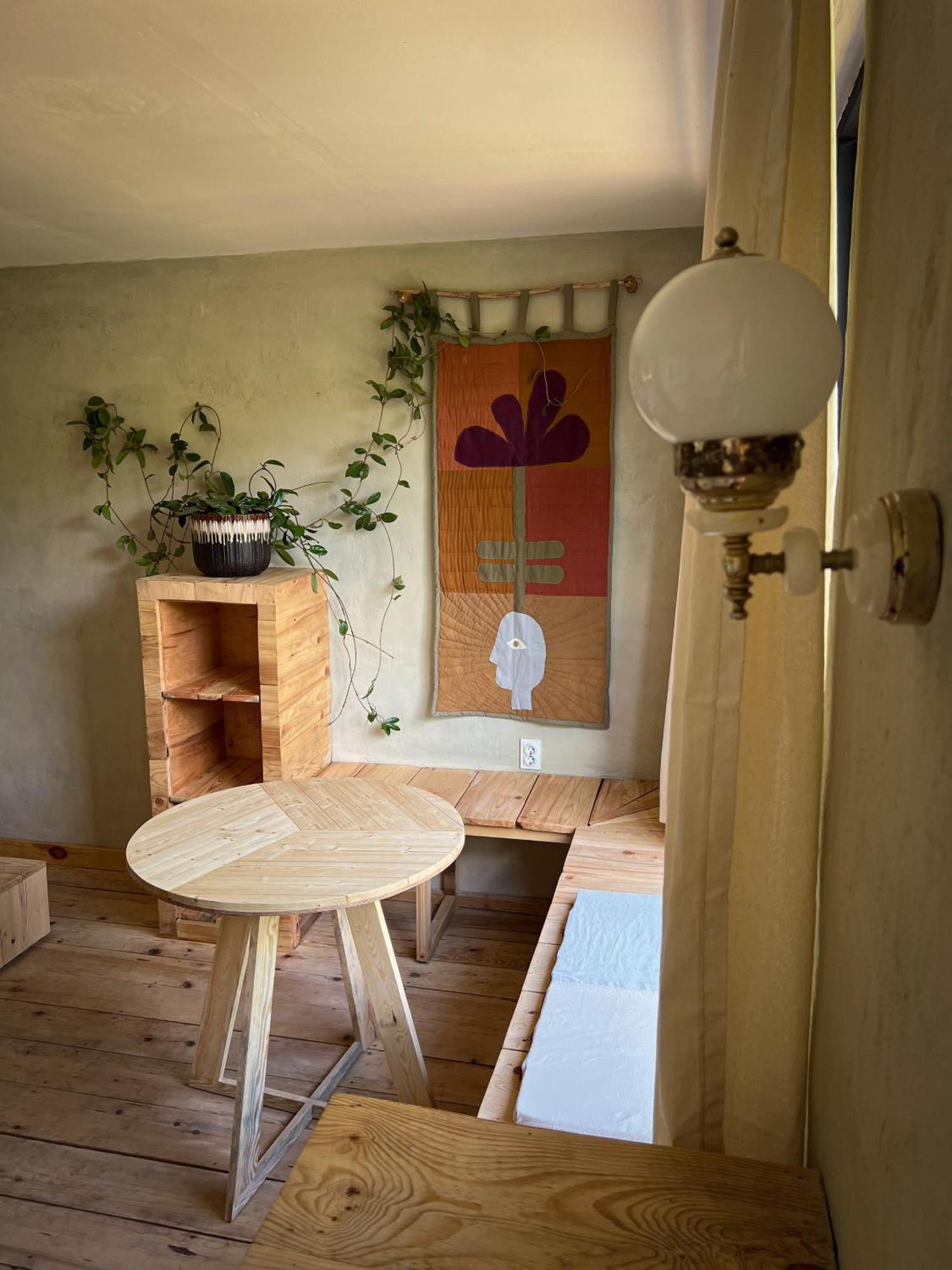 Karma Hostel Мартвили Екстериор снимка